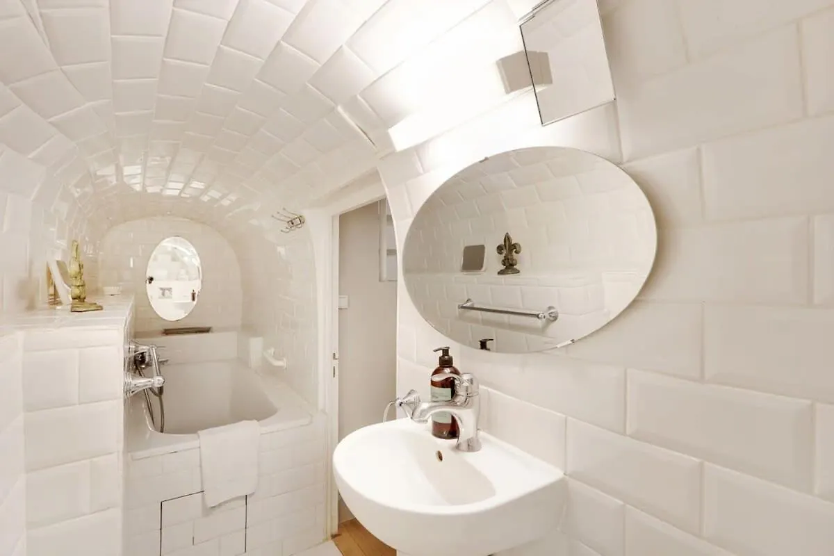 Classy Bourgeois - Chic 2 Bedroom Apt In Le Marais Παρίσι 0*,  Γαλλία