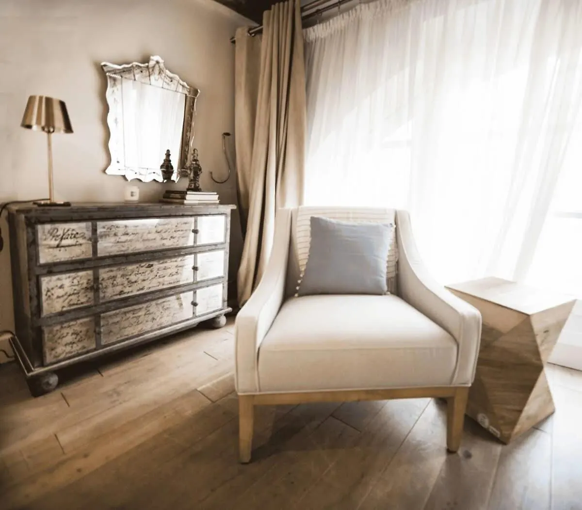 Classy Bourgeois - Chic 2 Bedroom Apt In Le Marais Παρίσι