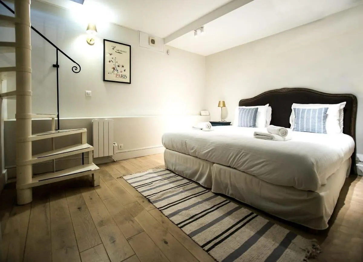 Classy Bourgeois - Chic 2 Bedroom Apt In Le Marais Párizs 0*,  Franciaország