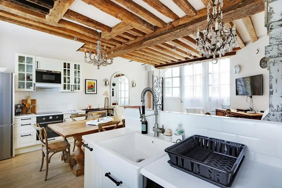 Classy Bourgeois - Chic 2 Bedroom Apt In Le Marais Párizs Apartman