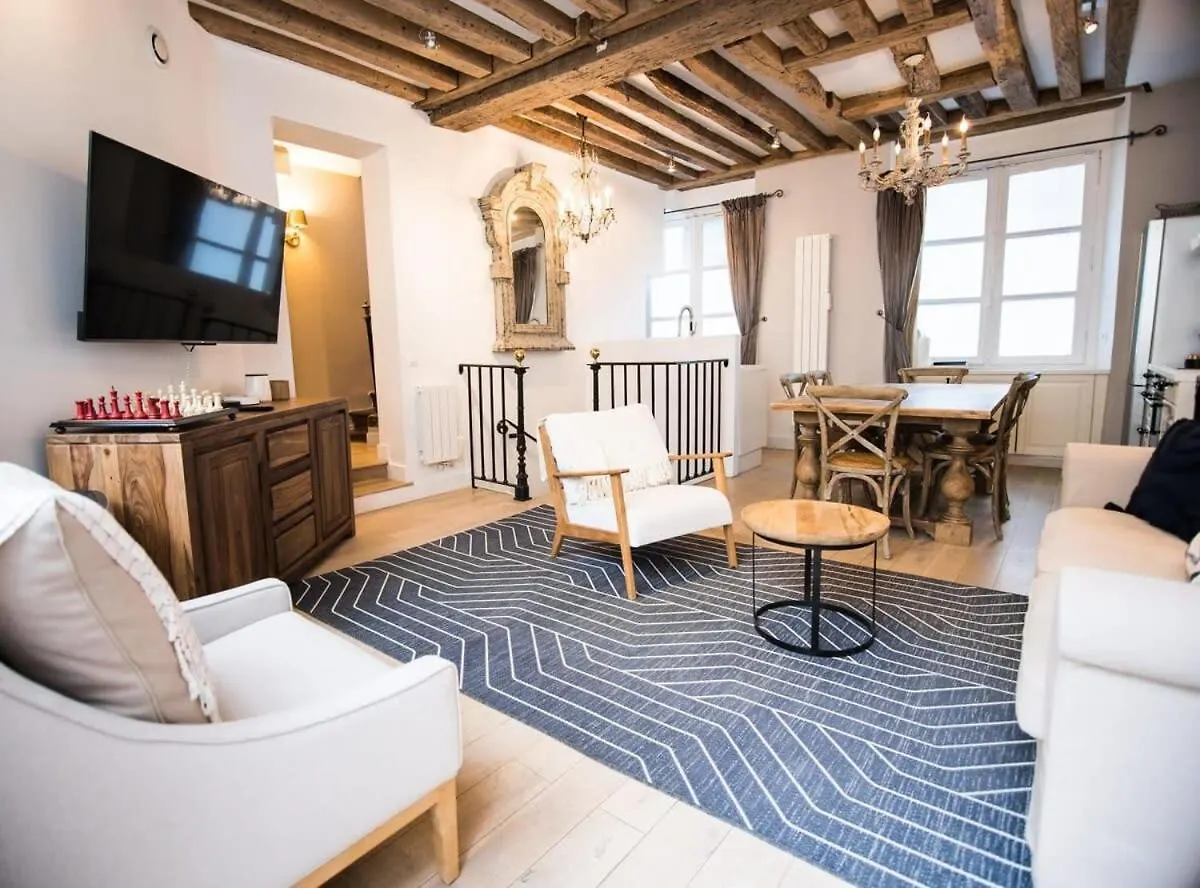 Classy Bourgeois - Chic 2 Bedroom Apt In Le Marais Párizs 0*,