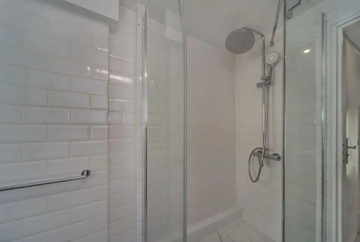 Classy Bourgeois - Chic 2 Bedroom Apt In Le Marais Paris